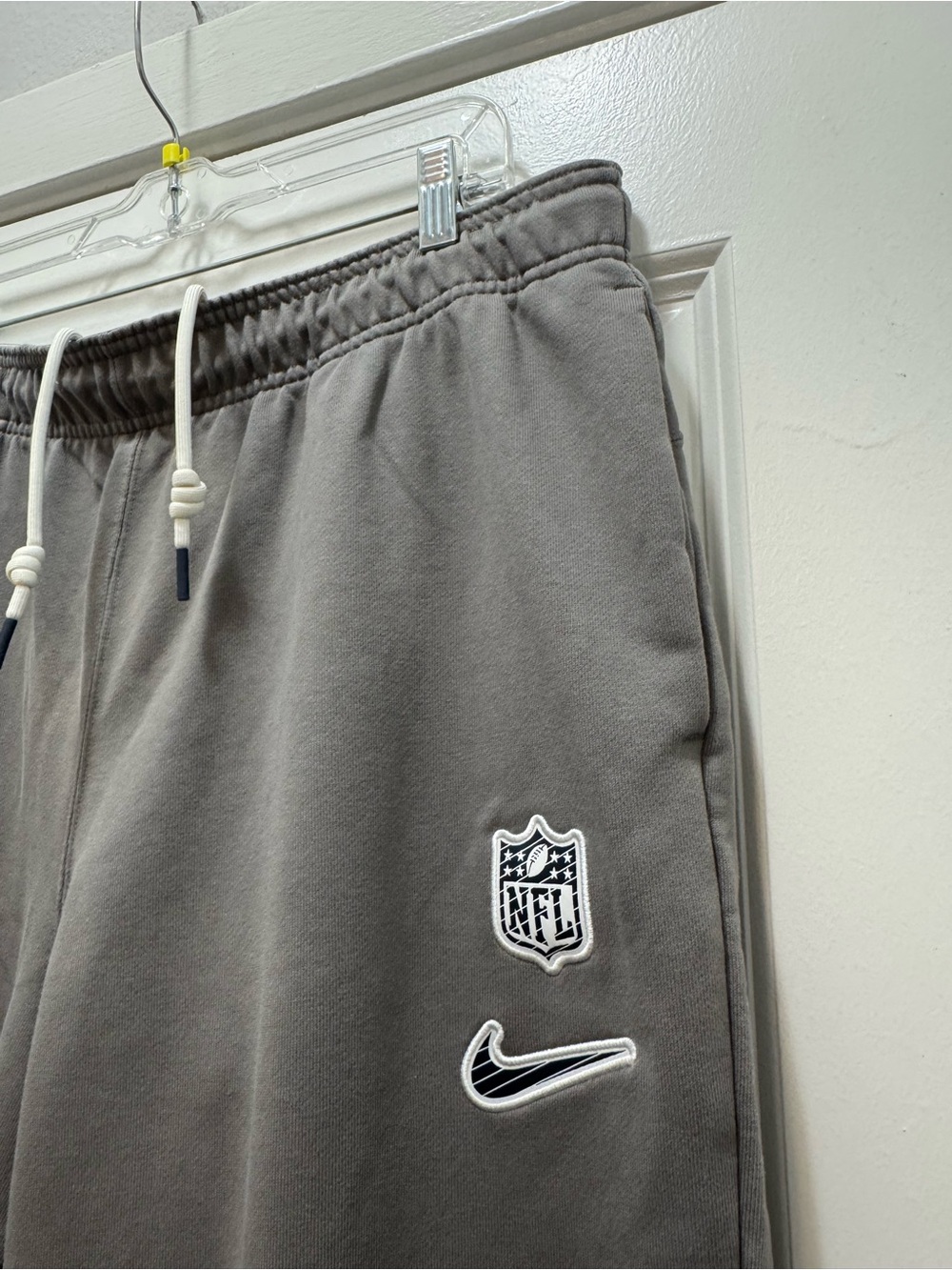 Nike NFL Dri-Fit New England Patriots Gray Performance Sweatpants - Picture 3 of 11